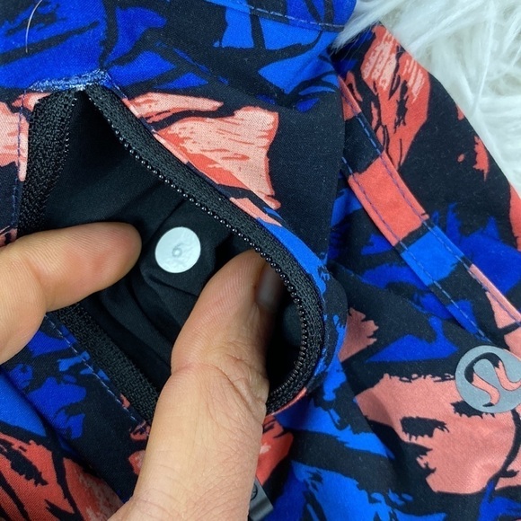 Lululemon Tracker Short IV (4-way Stretch) Paint Storm Harbor Blue Multi / Black - Picture 3 of 6